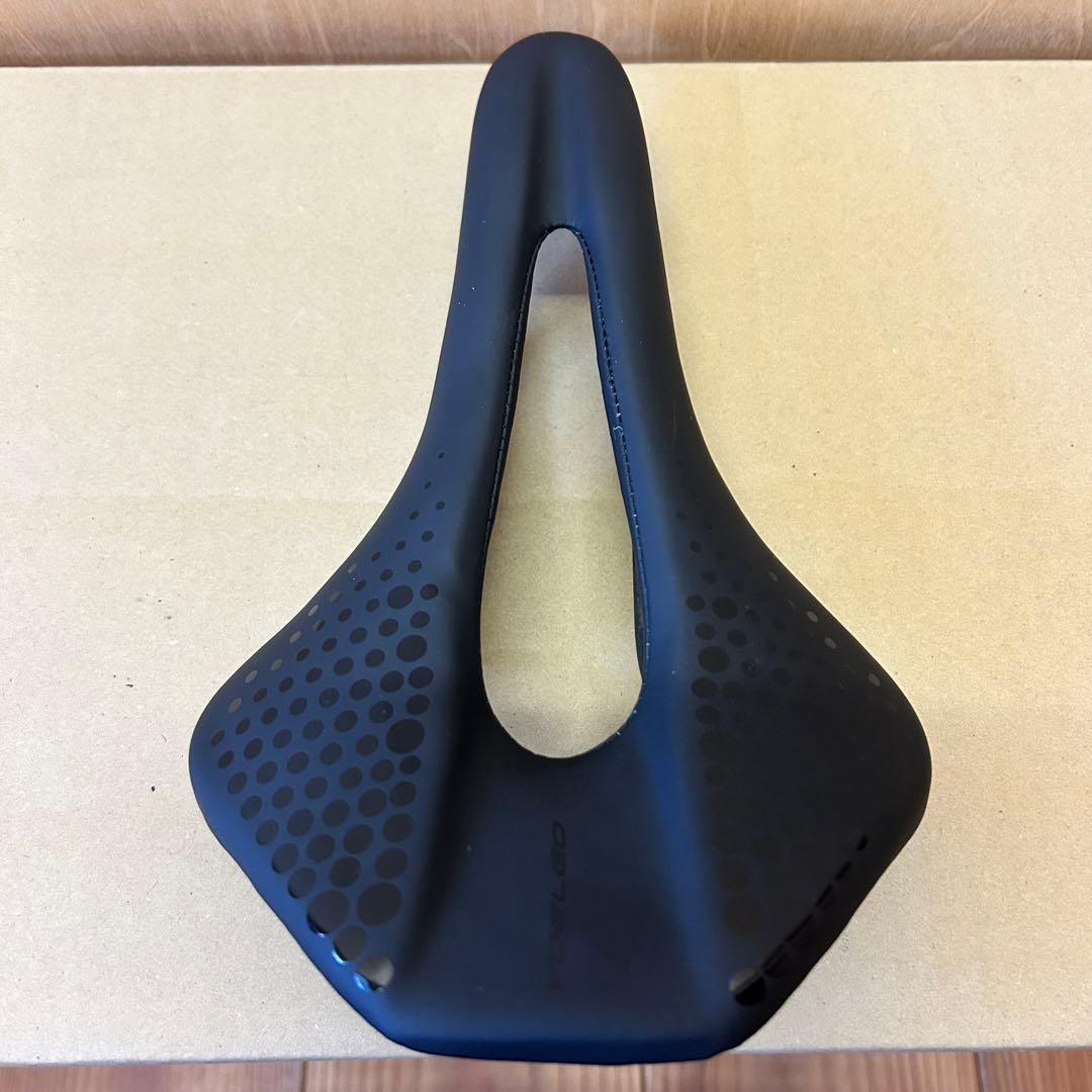 新品　ヨーレオYOELEO CL MAX超軽量力ーボンサドル 幅:140mm