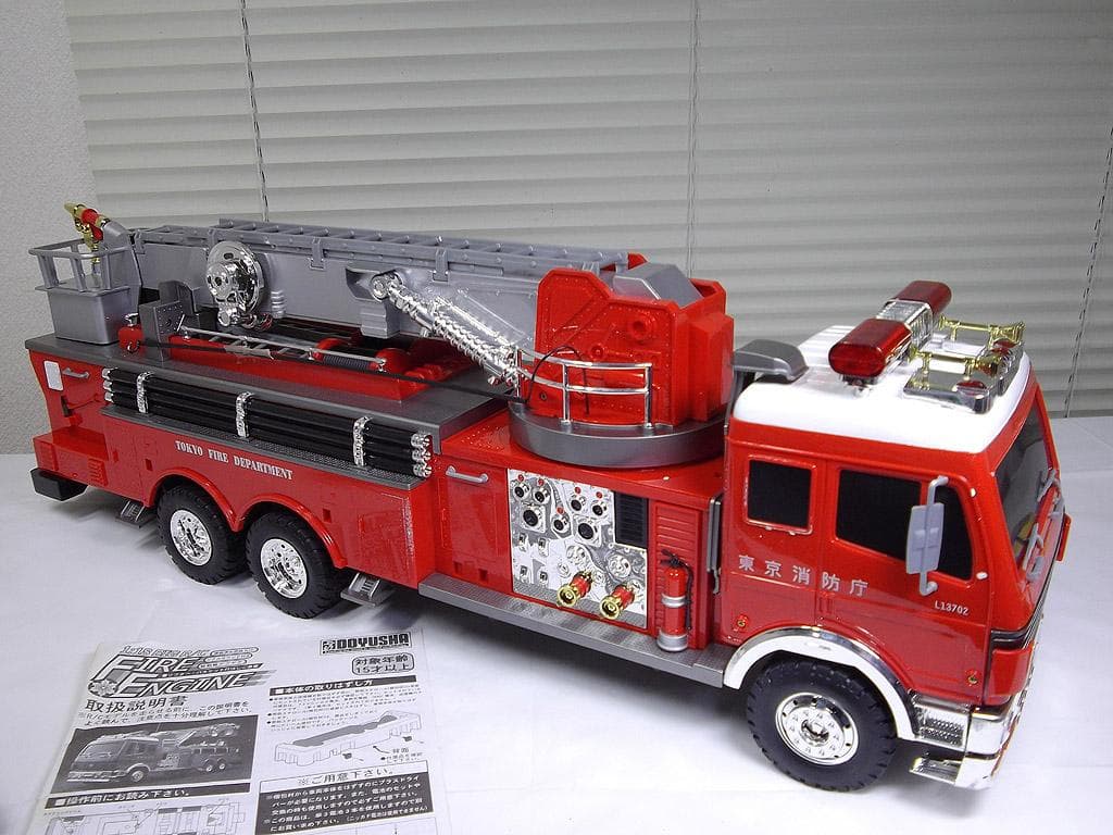 童友社 1/18　大型ラジコン 消防車　はしご車 全長68cm