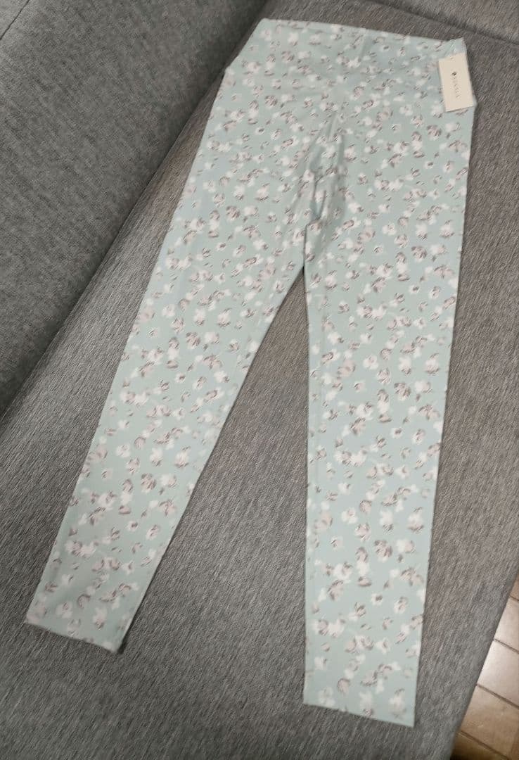 ⑨【新品未使用】 SUKALAスカーラLAVA レギンス L スモークグリーン
