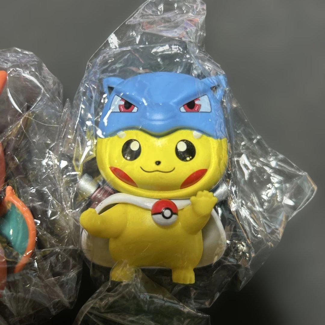 海外製 ガチャ 着ぐるみを着たピカチュウシリーズ 4種セット