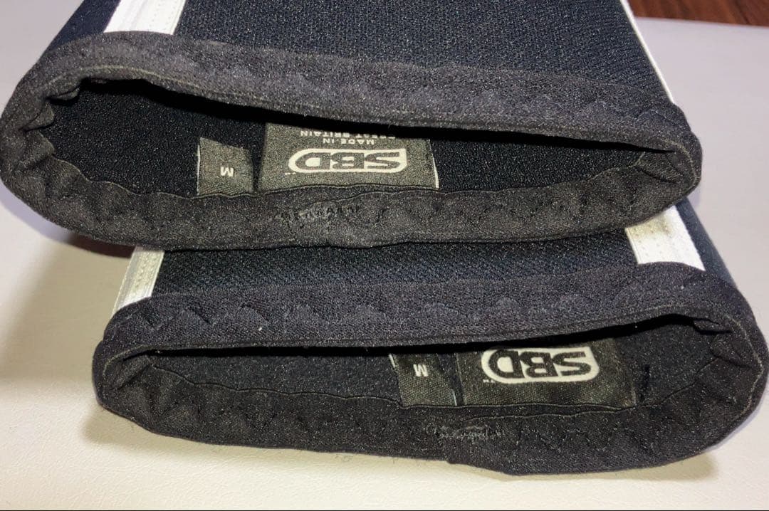 SBD エルボースリーブ　Mサイズ　白黒