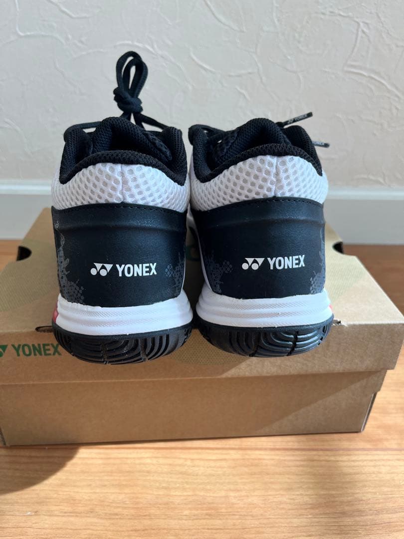 YONEX バドミントンシューズ ホワイト/ブラック ミッドカット