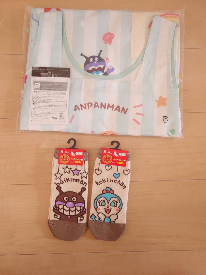 新品未使用☆アンパンマン 保育士エプロン＆靴下セット アンパンマンエプロン