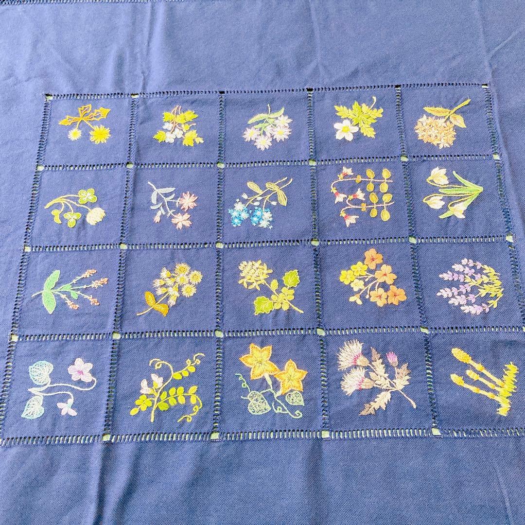 戸塚刺繍　テーブルクロス