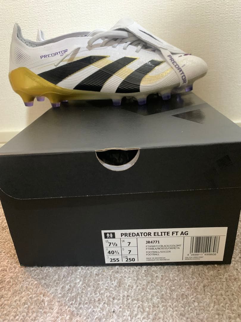 adidas Predator AGホワイト/ブラック