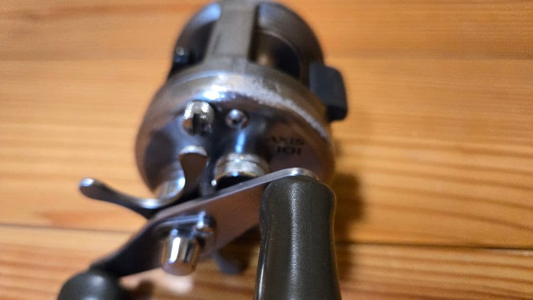 シマノ　アクシス101　axis101　丸形リール　左巻き