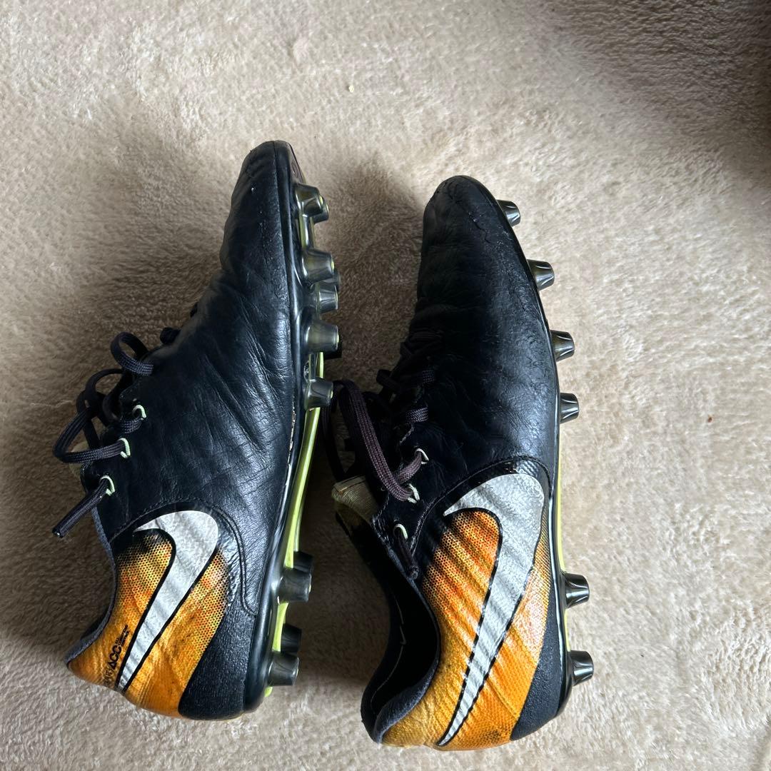 Nike サッカーシューズ ブラック/オレンジ