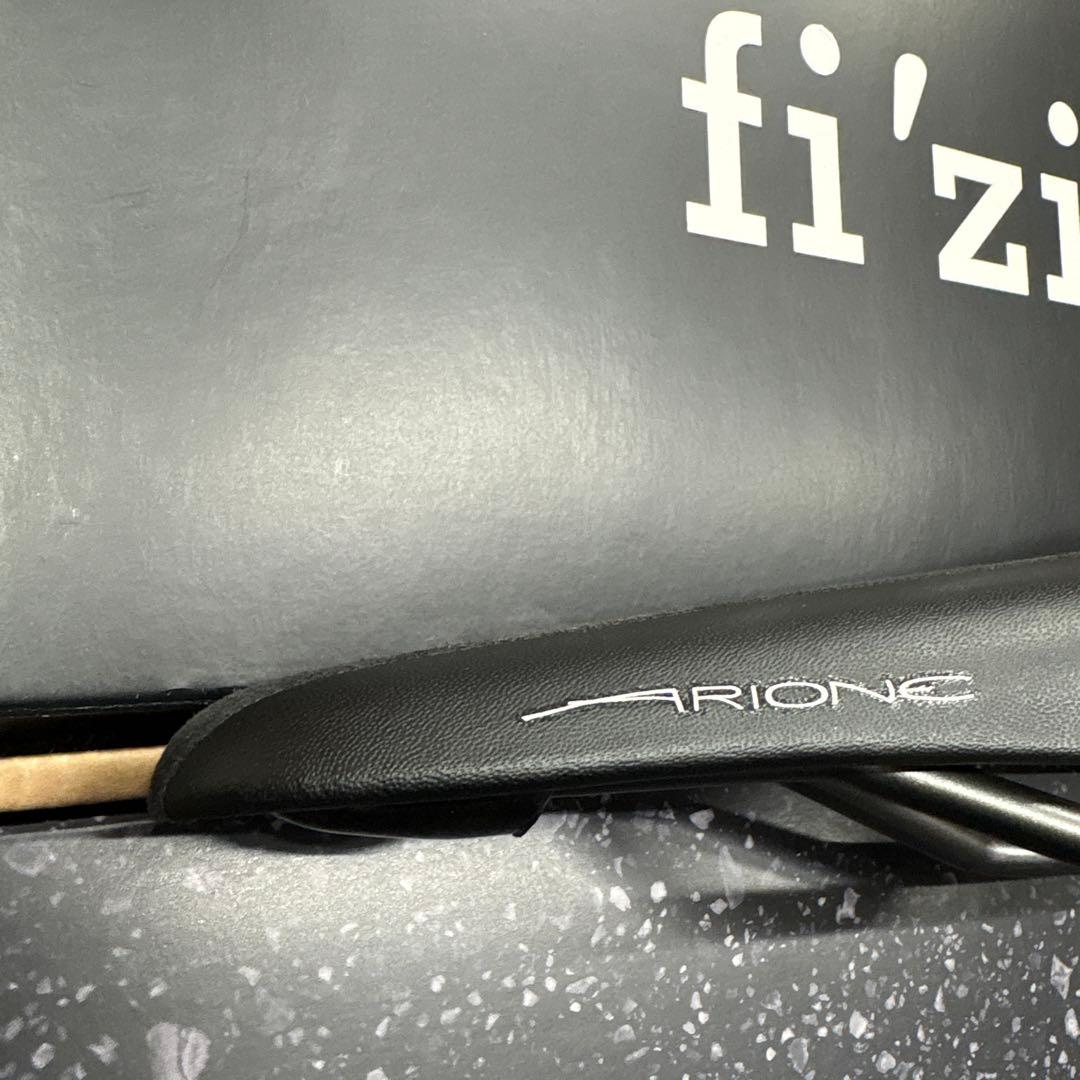 フィジーク　アリオネ　サドル