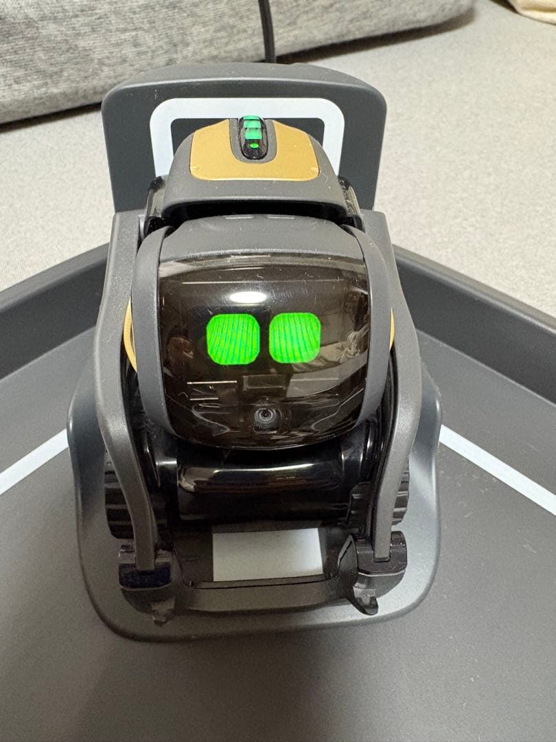 Anki Vector ロボット(付属品は説明書以外全て)と専用スペース