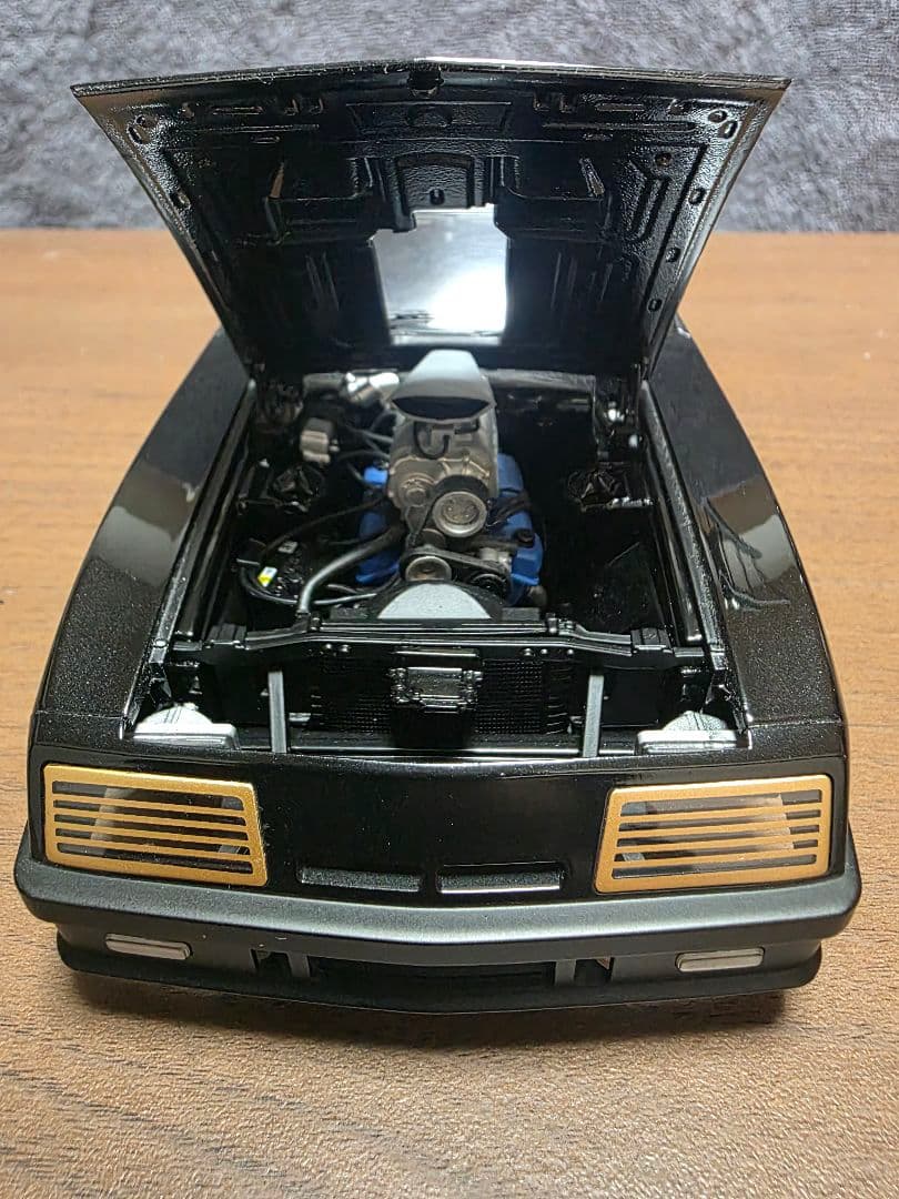 AUTOart製　1/18 フォード ファルコン XB インターセプター