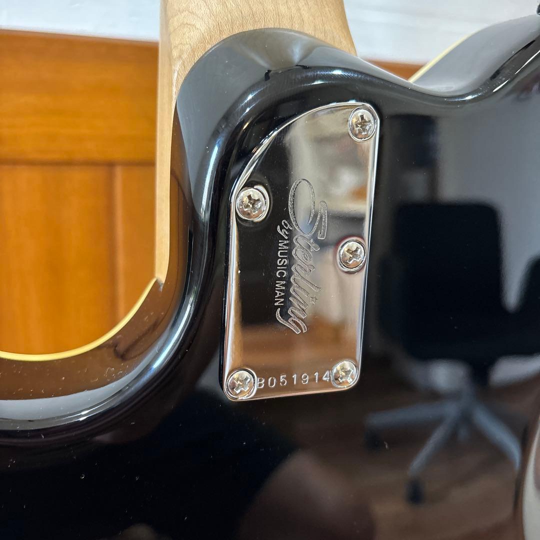 希少 Sterling by MUSIC MAN SUB AX4 TBL