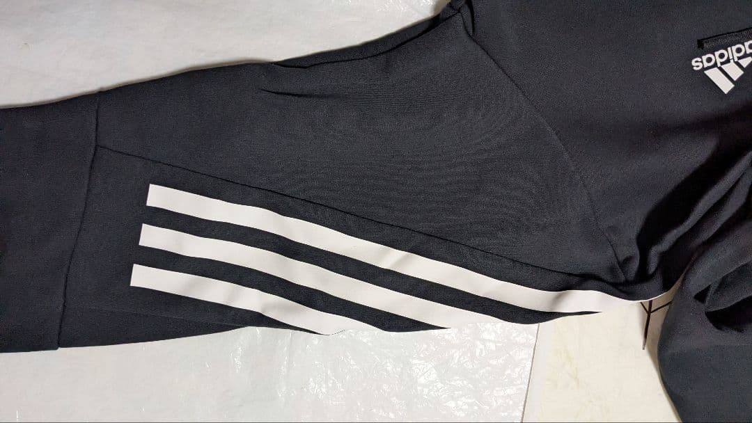 【新品未使用】adidas フルジップフーディ ブラック HK4568