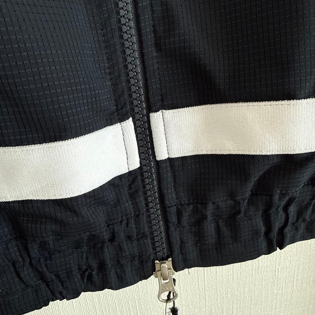 新品タグ付　撥水ポーチ IN パーカー
