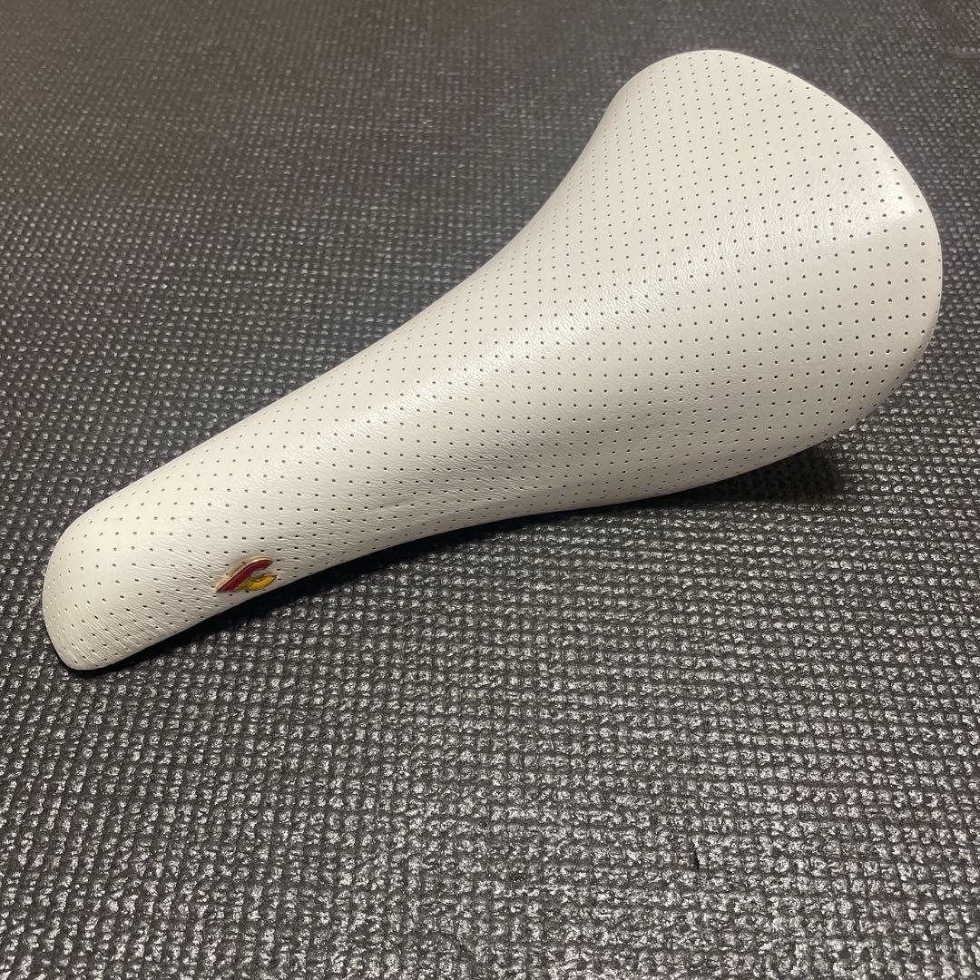 Cinelli チネリ ヴォラーレ サドル 復刻版 ホワイト