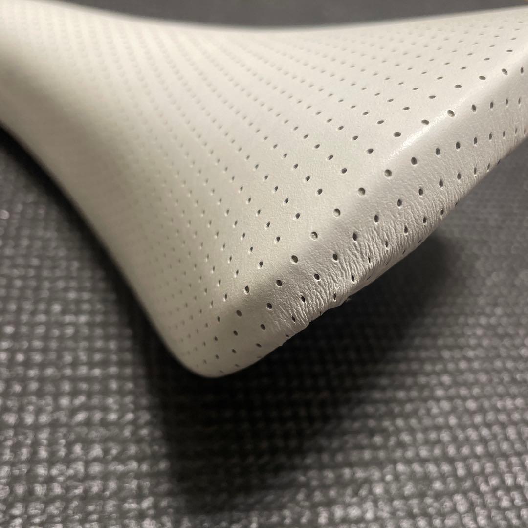 Cinelli チネリ ヴォラーレ サドル 復刻版 ホワイト