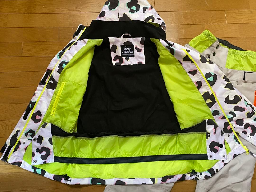 Ri⭐︎さま専用　超美品　ACT VERSION スノボ　スノーボード　ウェア　Ｍ