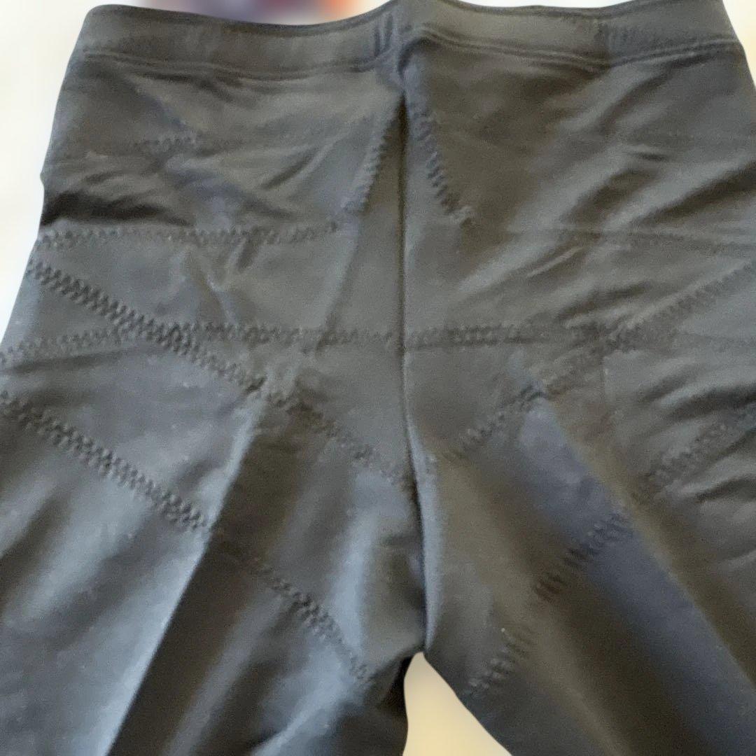 新品タグ付きワコールCW-X DRY-ZONE トレーニングタイツ ブラック黒M