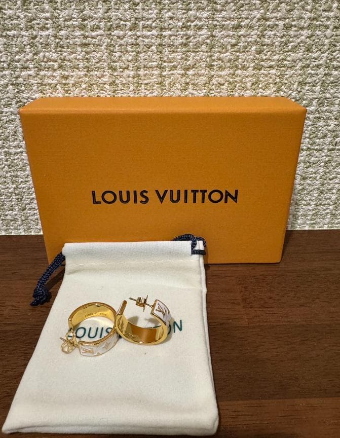 ルイ・ヴィトン エナメルピアス ホワイト＆ゴールド