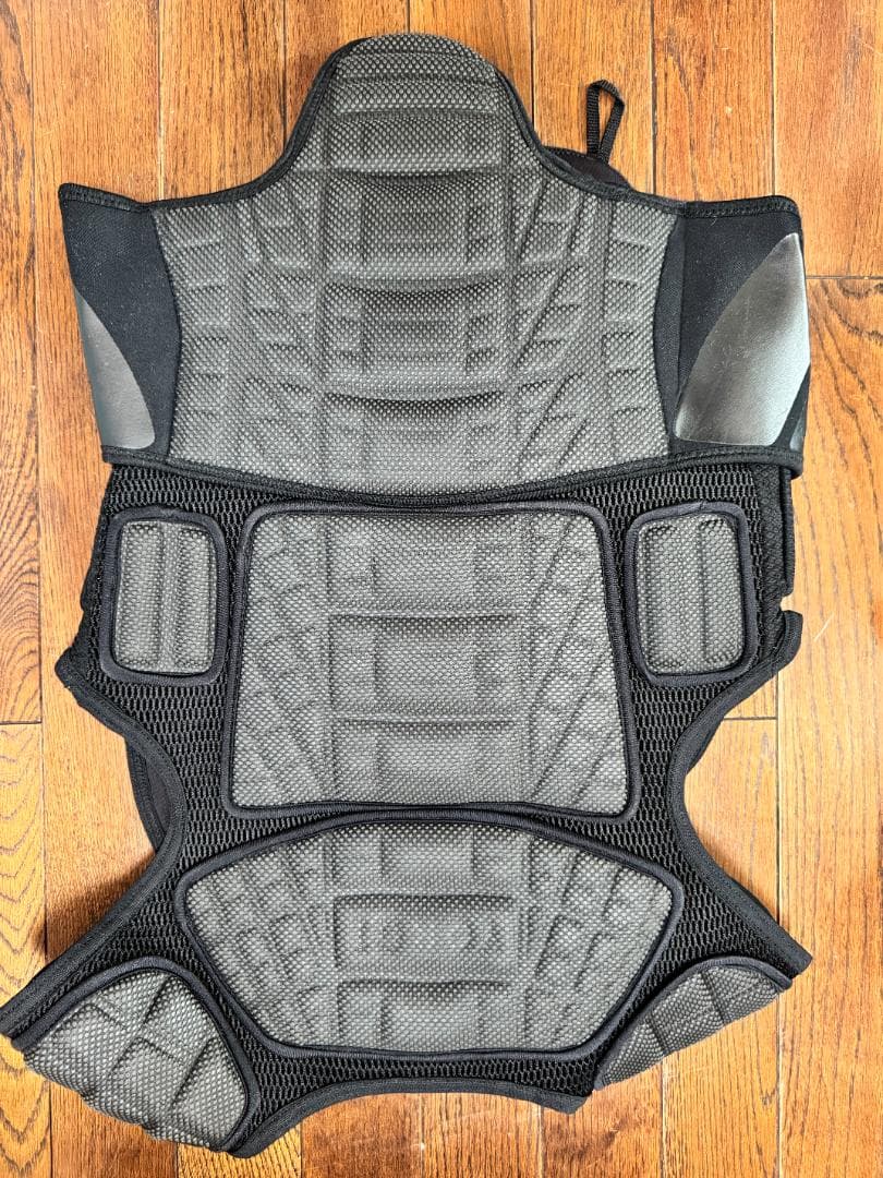 コスプレ用にもスキー・スノボ用プロテクター侍・鎧前後脇腹カバー新品同様袋付き