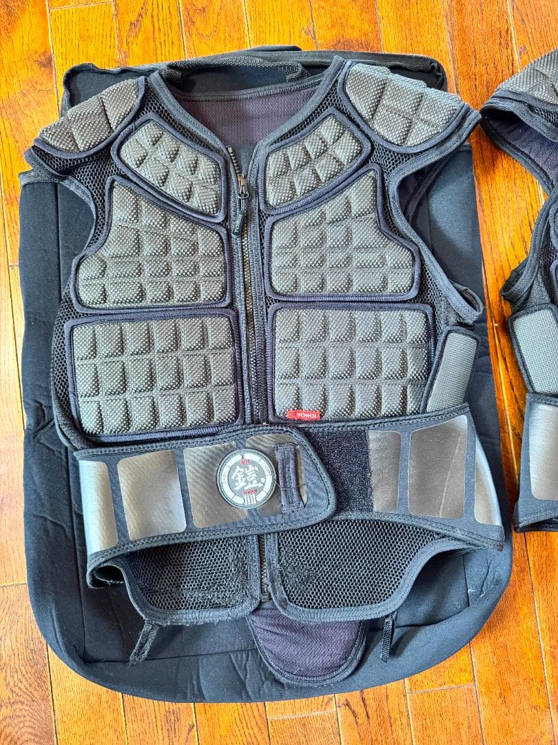 コスプレ用にもスキー・スノボ用プロテクター侍・鎧前後脇腹カバー新品同様袋付き