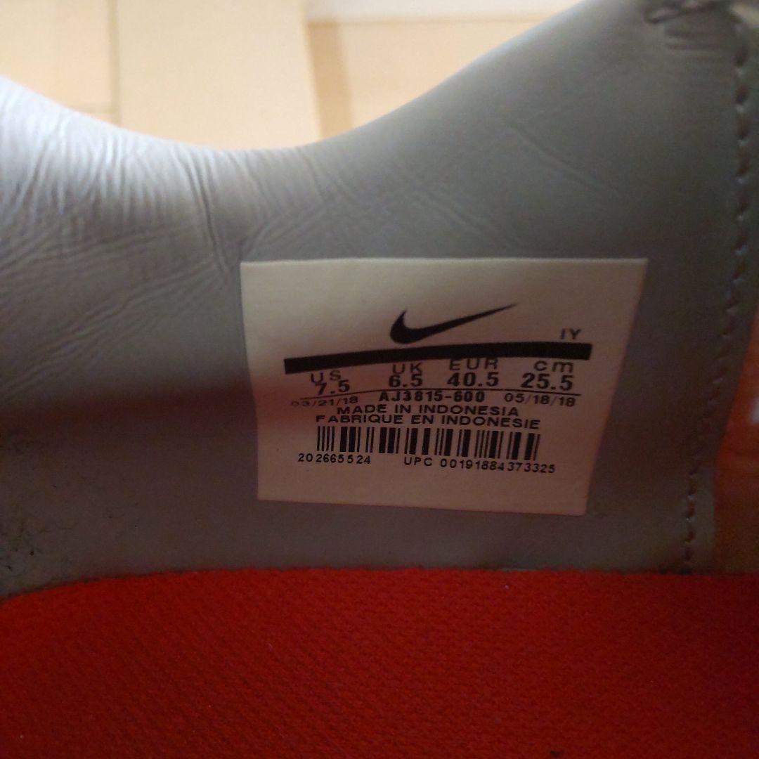 W*o様 Nike サッカーシューズ トレーニング用 レッド/グレー　25.5c