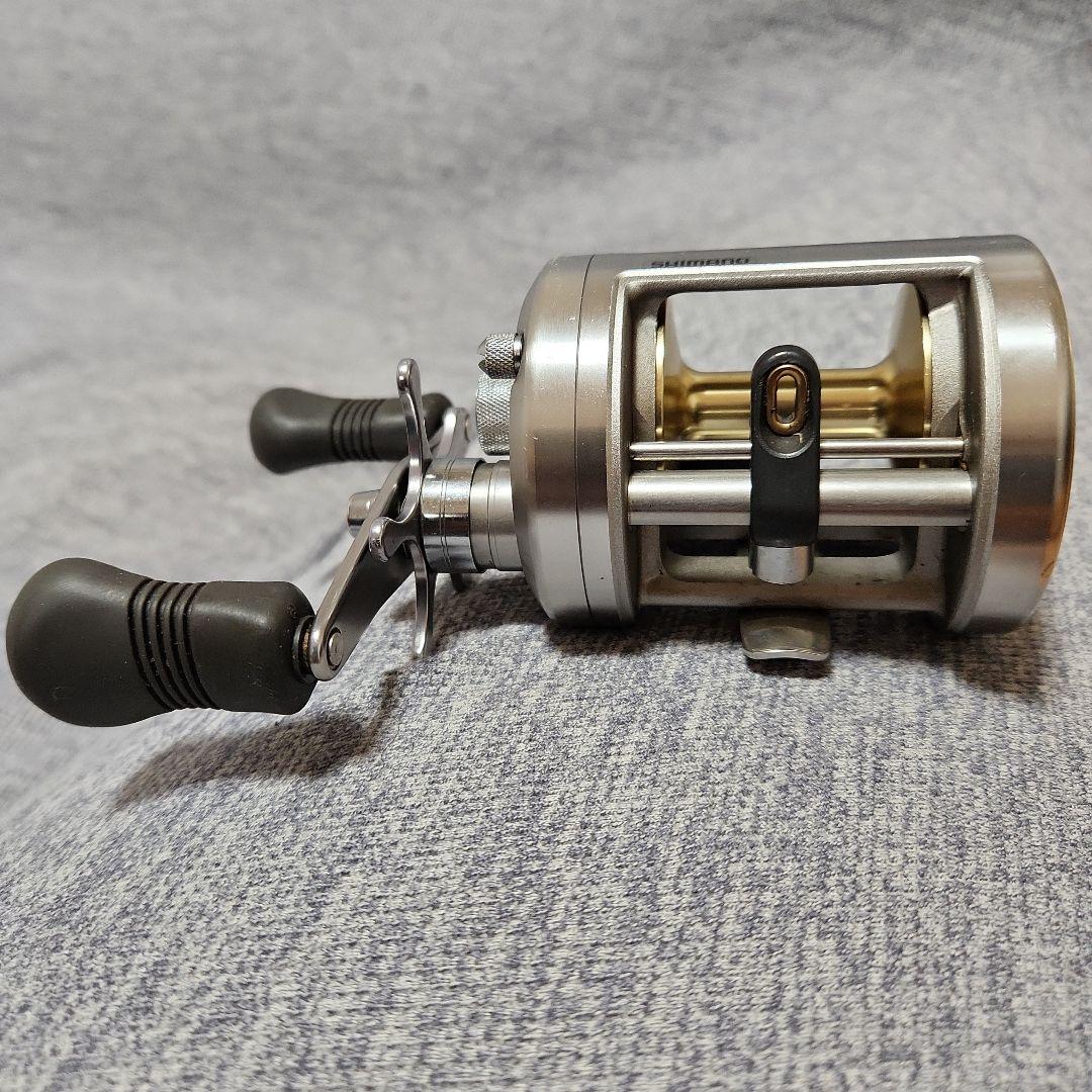 SHIMANO CALCUTTA 400 ベイトリール