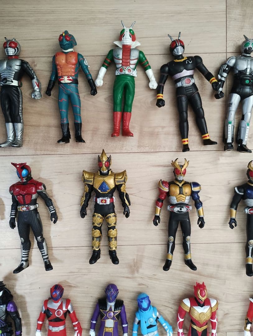 ウルトラマン＆怪獣、仮面ライダー、戦隊ヒーローソフビ人形約70体セット