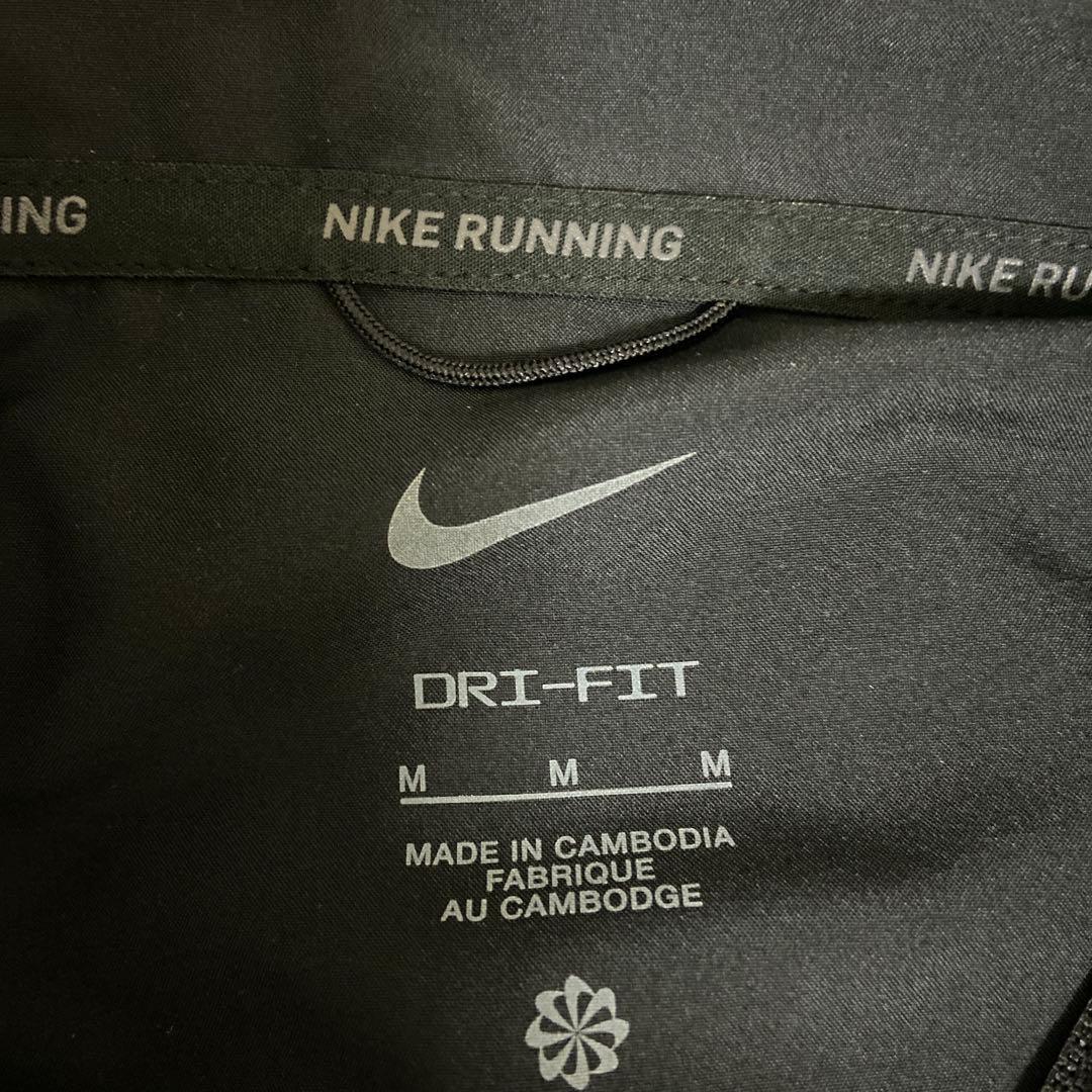 新品！ナイキNIKE ドライフィット スウッシュ ランニングジャケット