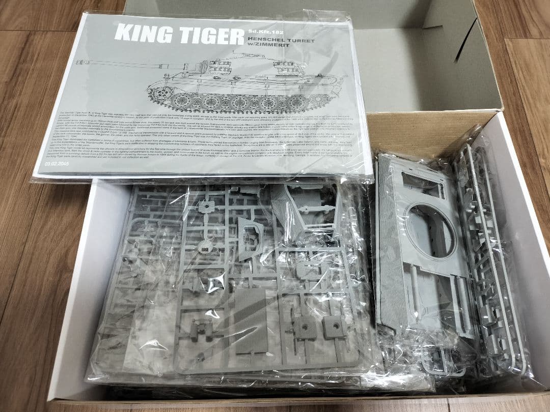 【週末限定セール】TAKOM King Tiger 1/35 Henschel