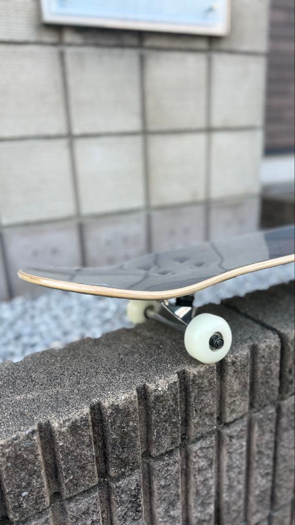 送料無料 新品 ブランクスケートボード スケボー コンプリート 7.75