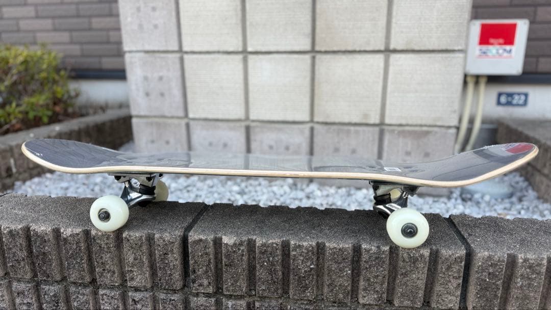 送料無料 新品 ブランクスケートボード スケボー コンプリート 7.75