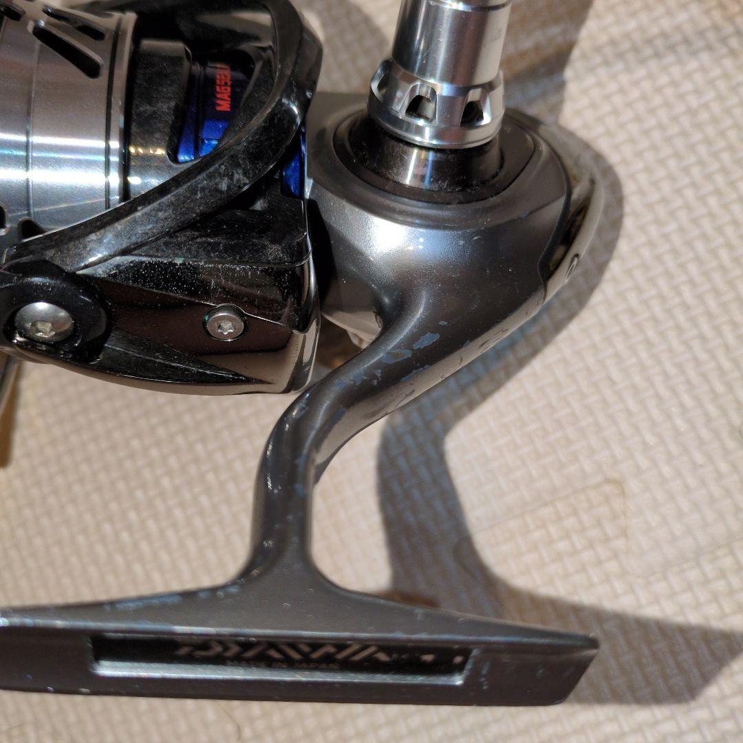 DAIWA 17 SALTIGA BJ4000 スピニングリール