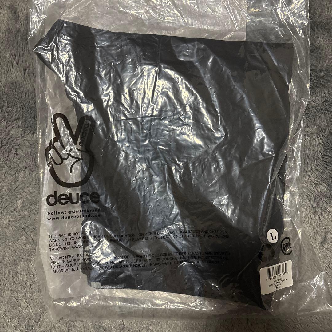 deuceの両足のスパッツ