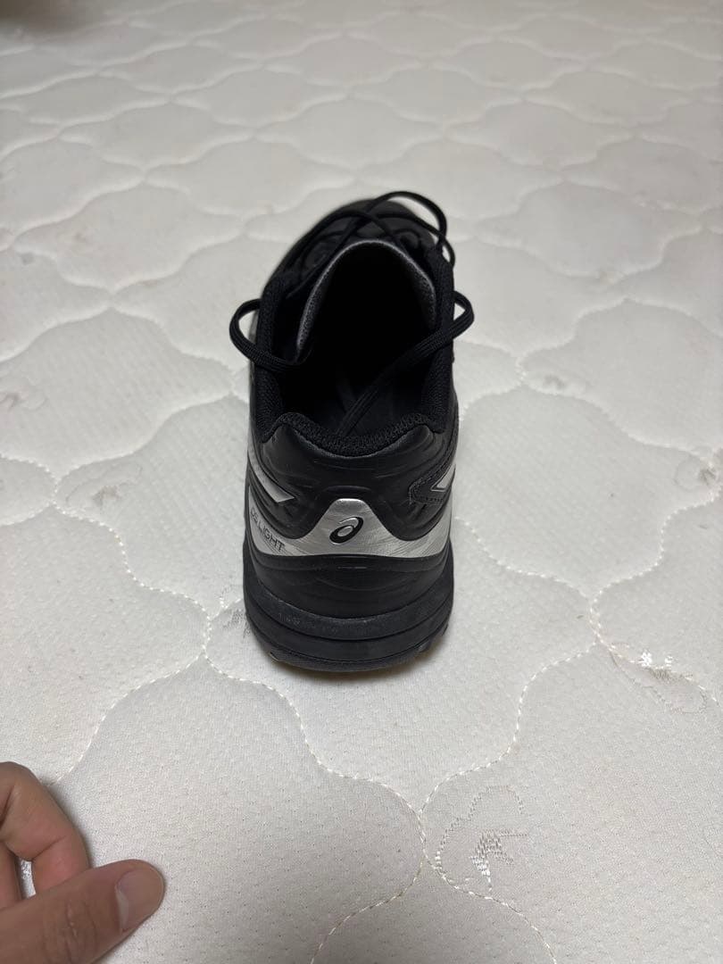 asics フットサルシューズ ブラック　27cm