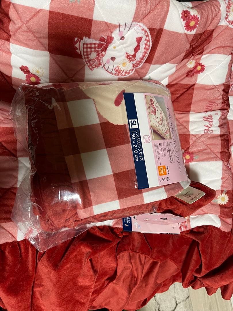 ハローキティ あったか掛け布団カバーお値下げ中です。