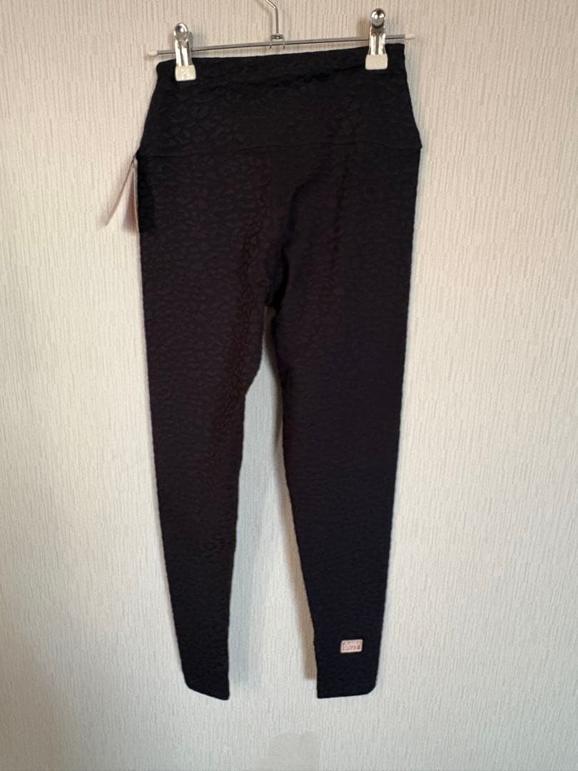 未使用！ZUMBA レギンス 黒 ヒョウ柄 正規品