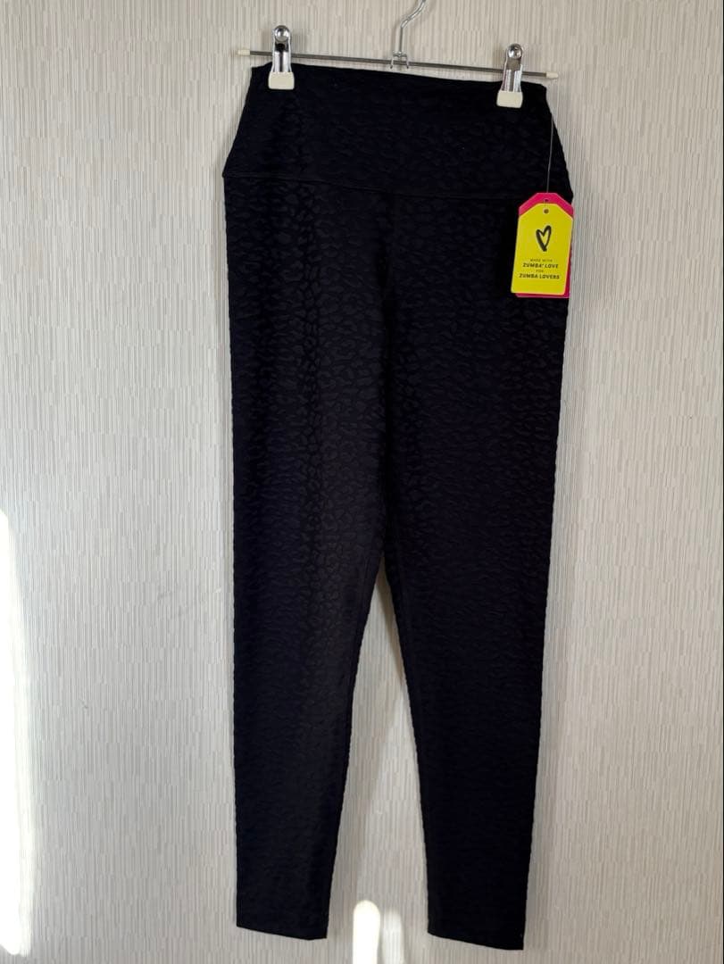 未使用！ZUMBA レギンス 黒 ヒョウ柄 正規品