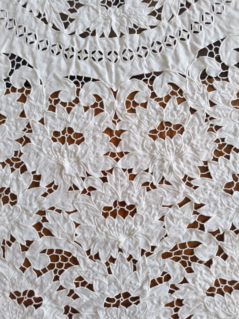 レーステーブルクロス 花柄 白刺繍入り　ハンドメイド　ビンテージ