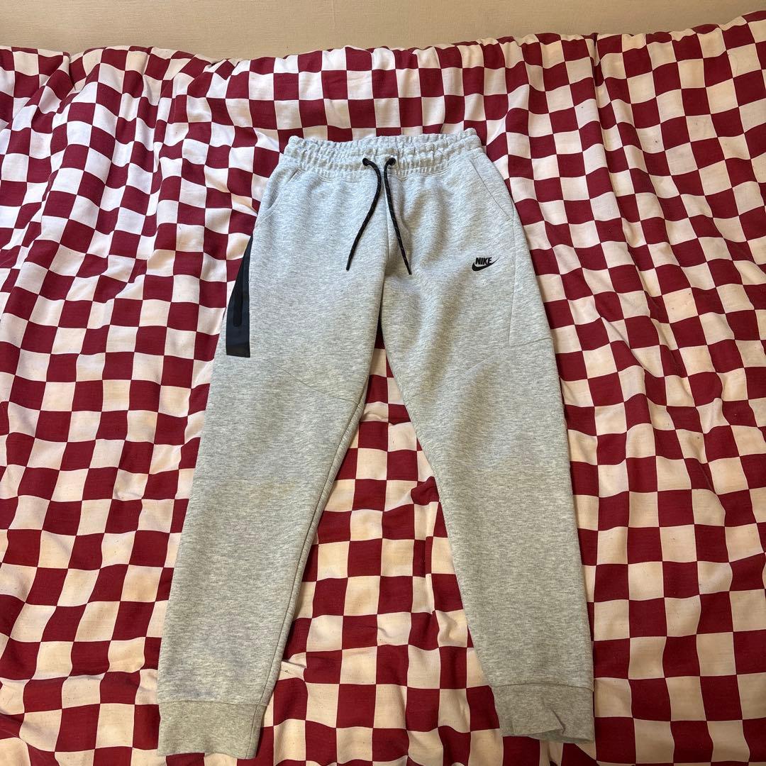 ナイキテックフリース　グレー