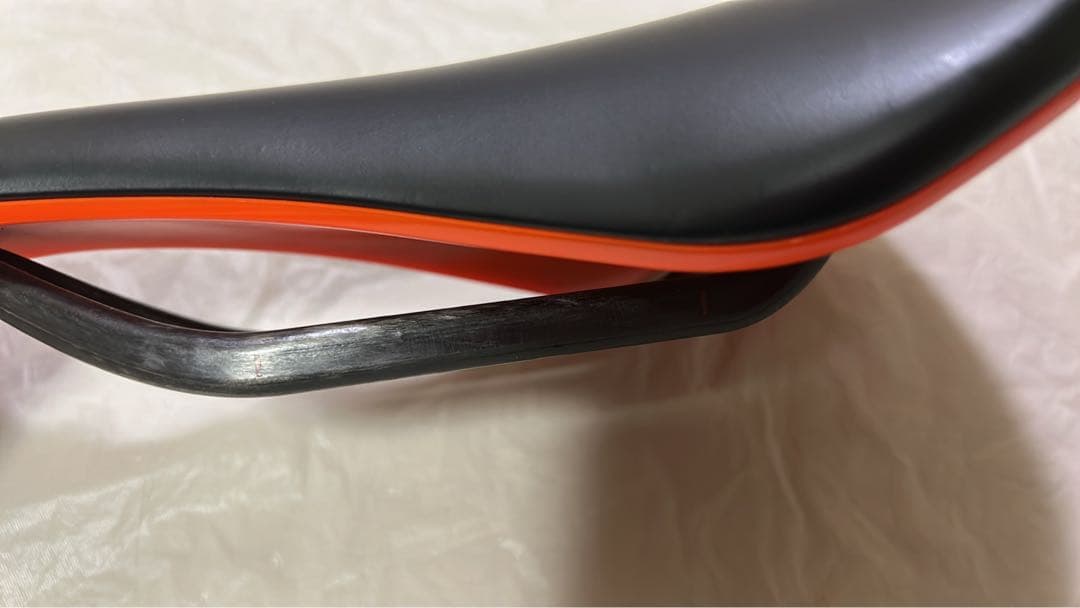 fabric SCOOP PRO RADIUS サドル 142mm