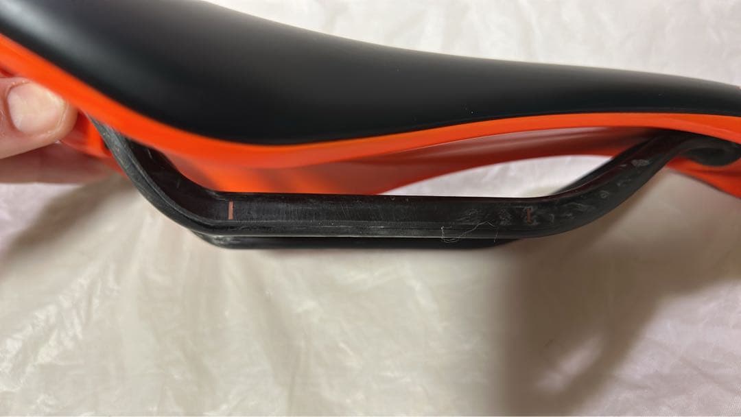 fabric SCOOP PRO RADIUS サドル 142mm