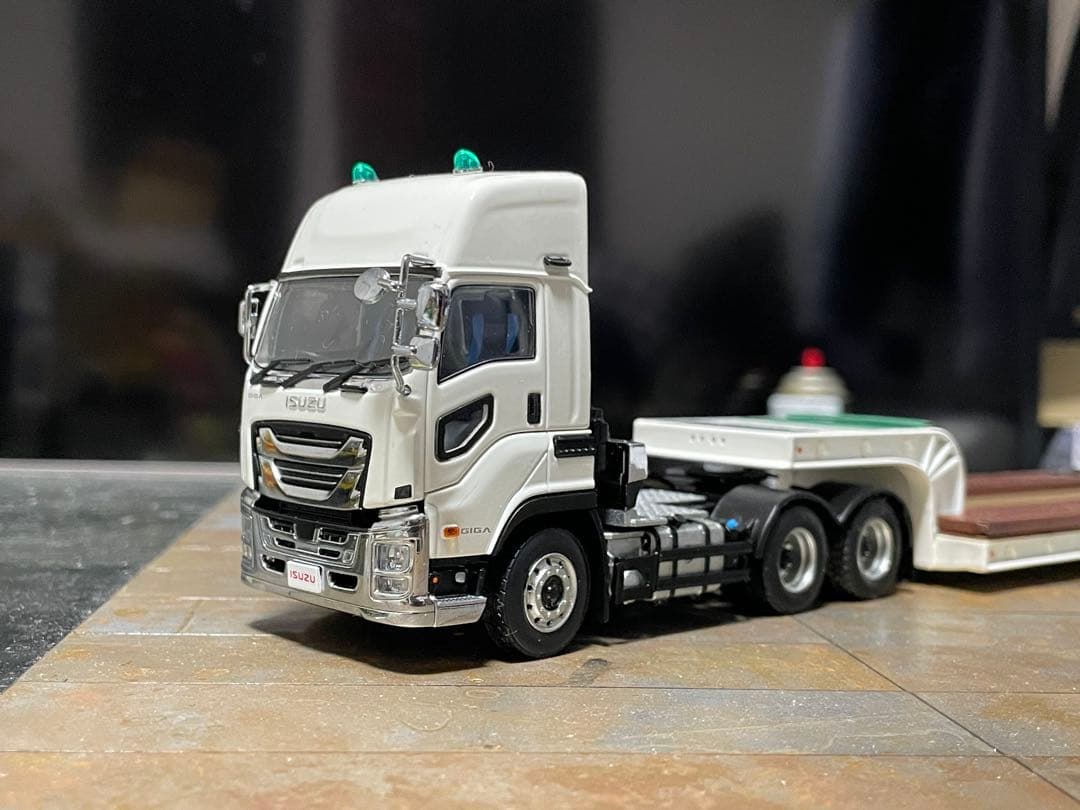 1/50 WSI ISUZU GIGA 6×4 ハイルーフ ホワイト＋16輪トレ