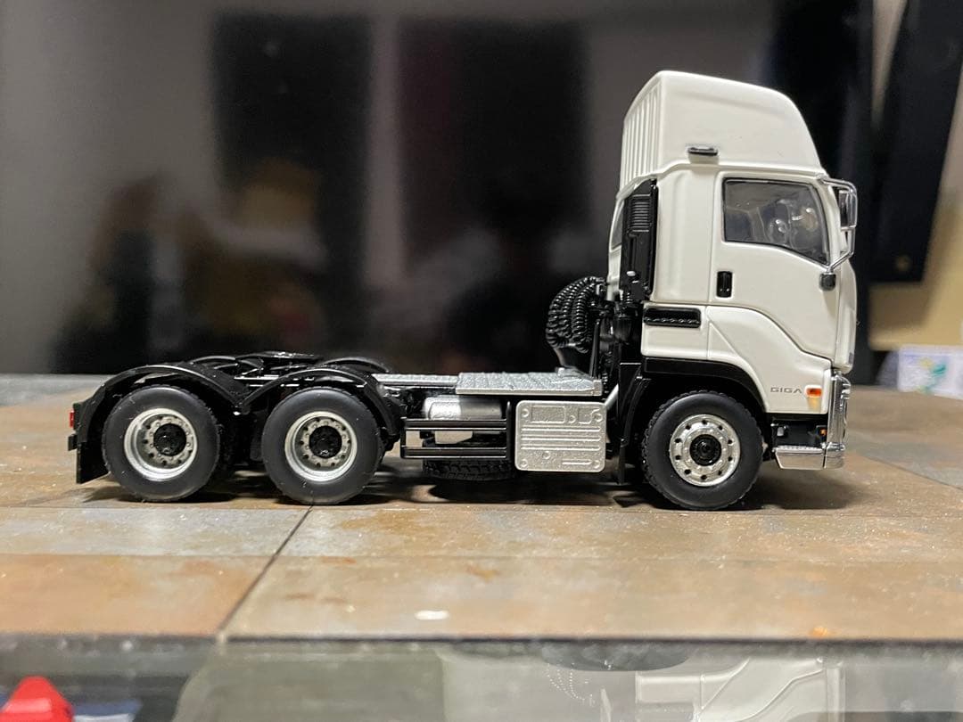 1/50 WSI ISUZU GIGA 6×4 ハイルーフ ホワイト＋16輪トレ