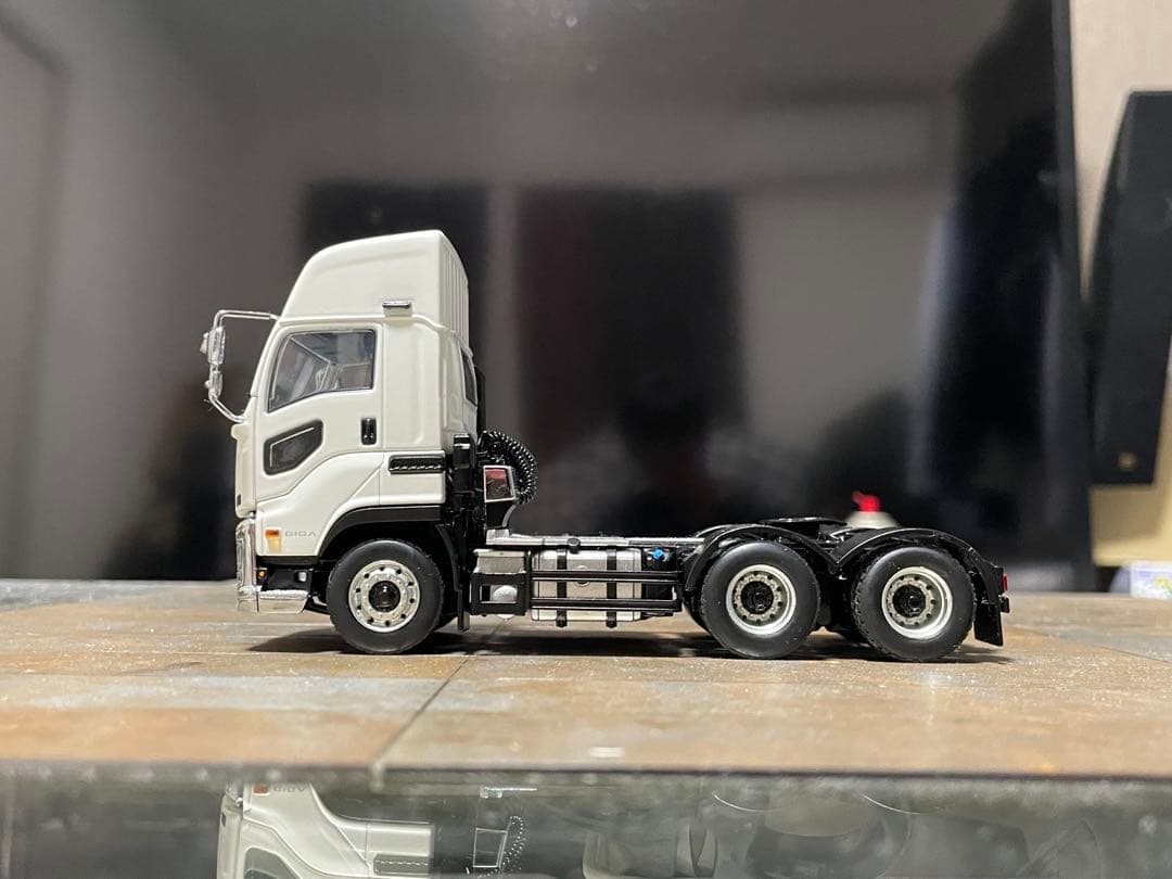 1/50 WSI ISUZU GIGA 6×4 ハイルーフ ホワイト＋16輪トレ