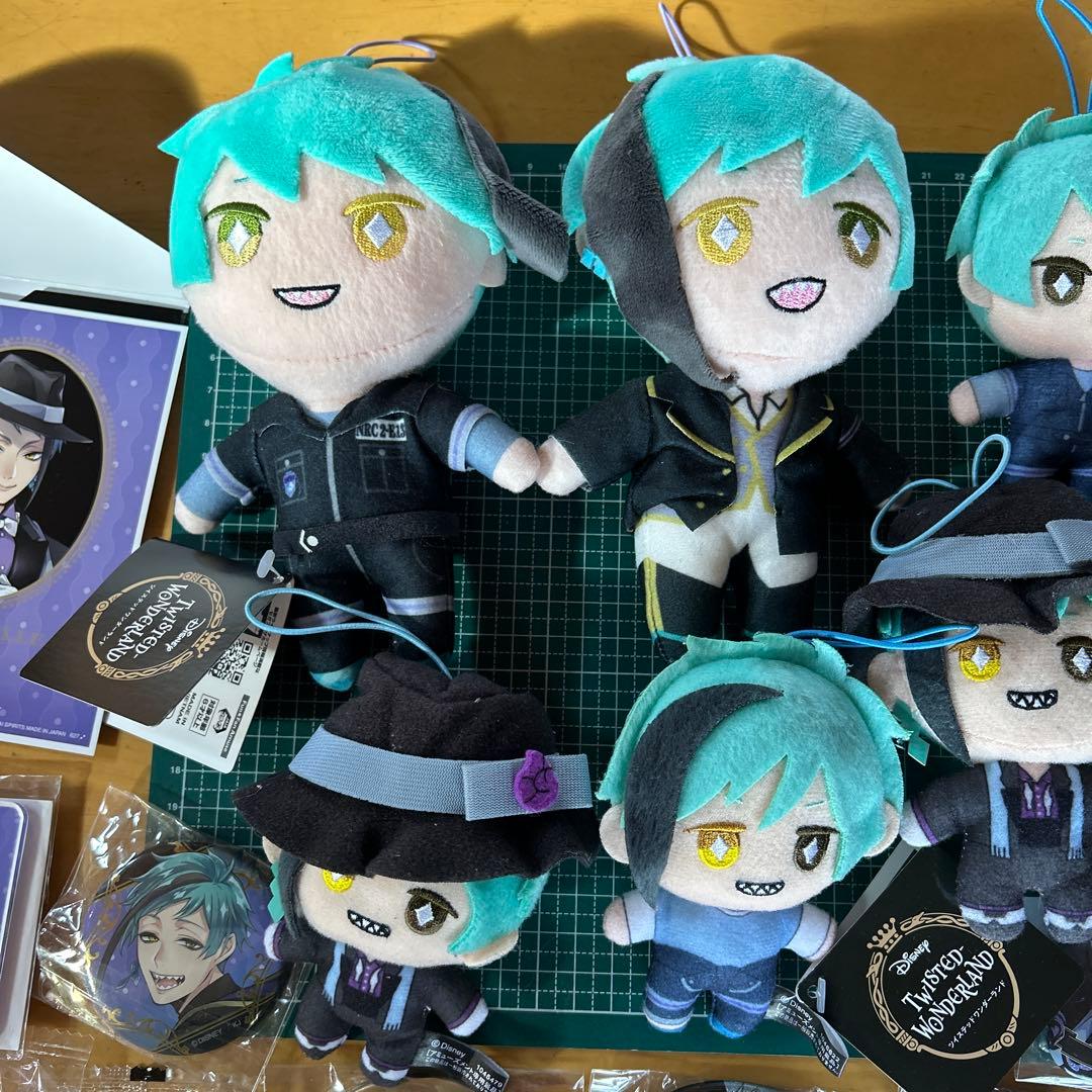 ツイステ　フロイド ジェイド　グッズ　まとめ売り　ぬいぐるみ　缶バッジ　ラバスト