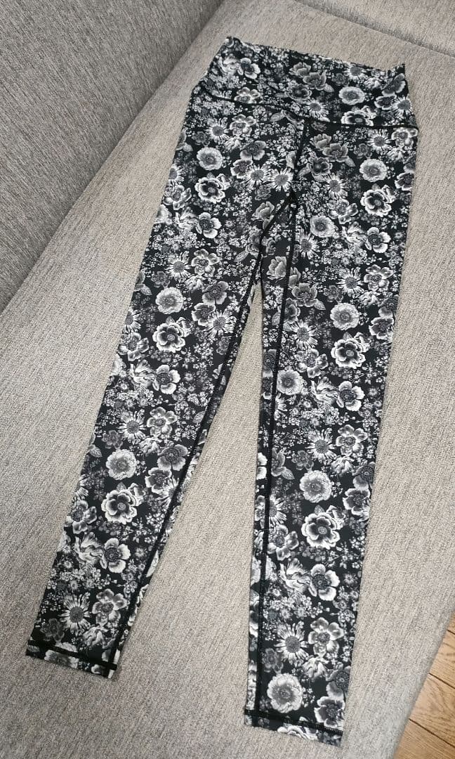 ⑤【美品】SUKALA スカーラ ヨガウェア レギンス 花柄 S ブラック