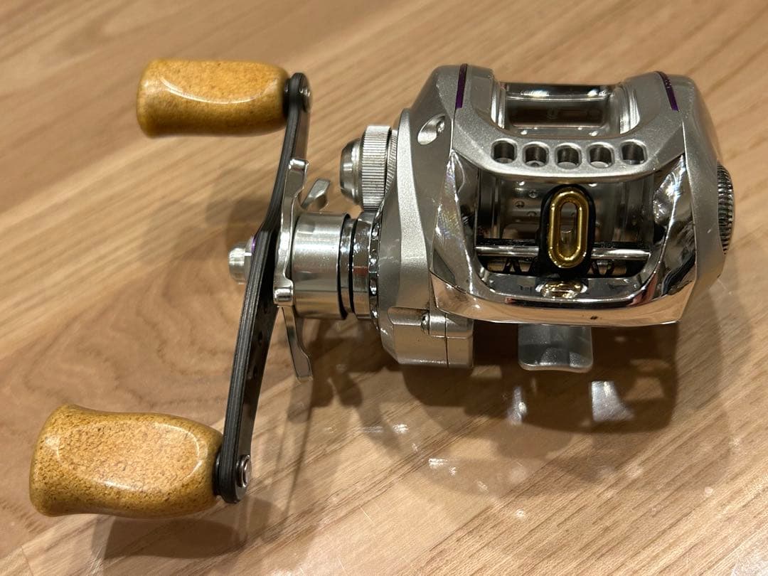 ダイワ　TDジリオン　HLC 100H ベイトリール