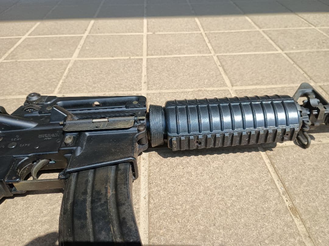 東京マルイ M4A1カービン 電動ガン わずかにサビと角にホコリが溜まっています