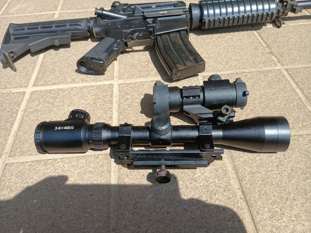 東京マルイ M4A1カービン 電動ガン わずかにサビと角にホコリが溜まっています