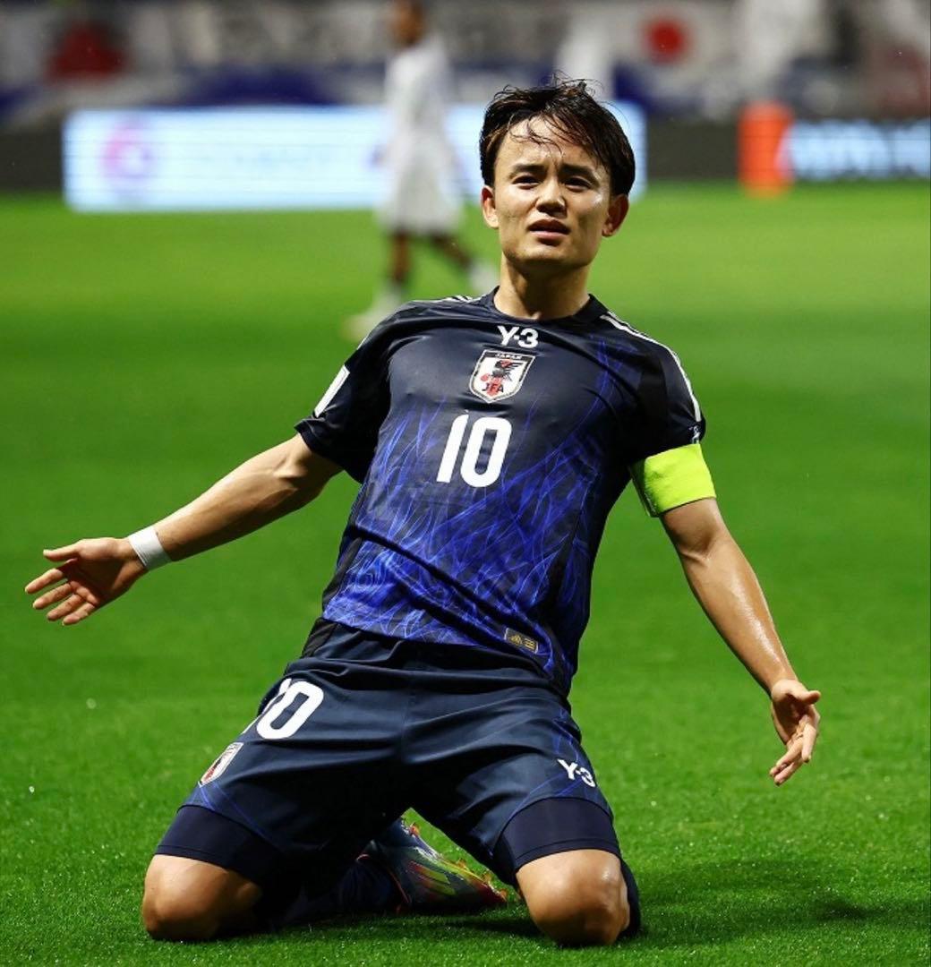 【新品未使用】サッカー　日本代表　久保建英　ユニフォーム　長袖　Mサイズ　10番